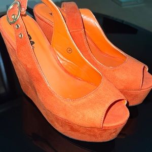 Orange platforms, brand new! Size 7